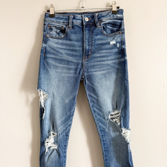 American Eagle Medium Wash Super High Rise Distressed Jegging Size 2 - Picture 2 of 7